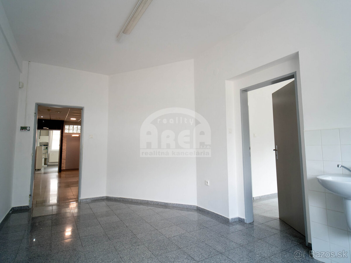 Komerčná budova v širšom centre mesta Vranov nad Topľou - 7