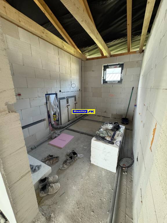 Rodinný dom Valča, novostavba v štádiu holodomu - 7