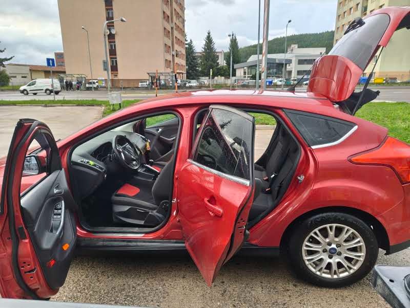 Surne predam Ford Focus 1.6 ecoboost benzin 2011 - 7