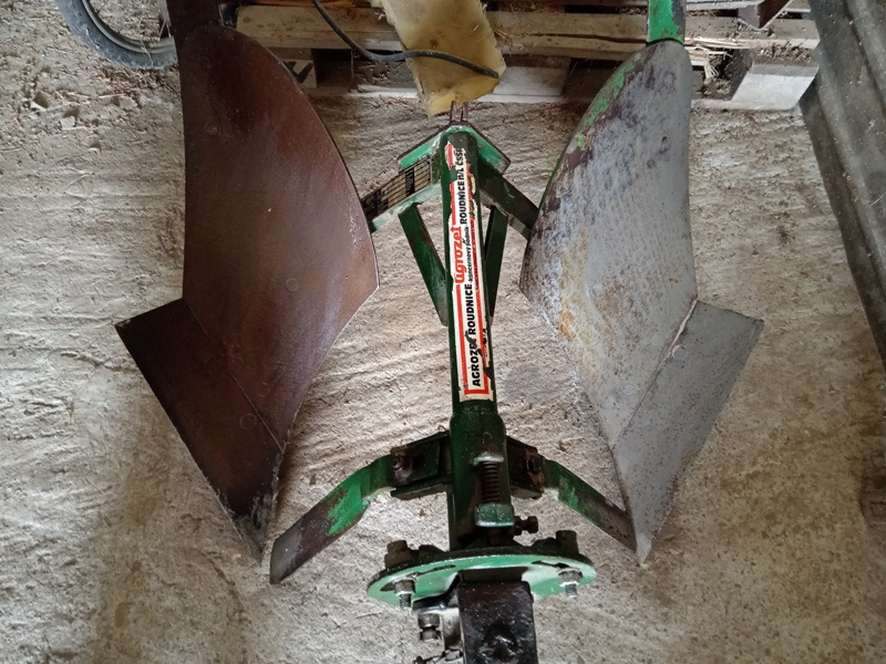 Predám pluh Pon 25 za malotraktor TZ4K Mt8 - 7