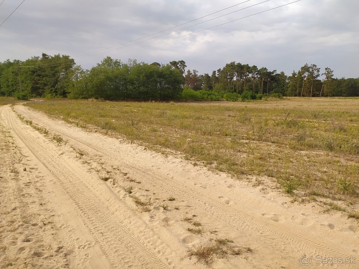 Hľadá sa nový majiteľ jedinečného pozemku v obci Láb. - 7