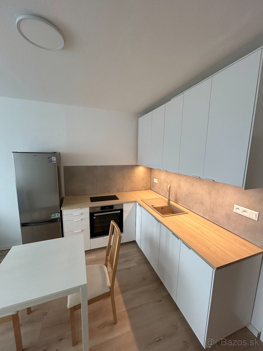 Prenajom Garzonka - Komarno bez Provizie - 7