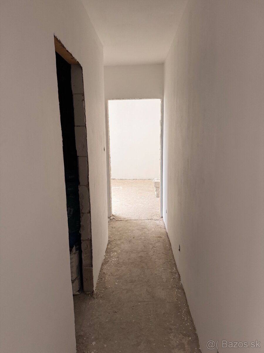 Predaj 4 izbový byt Sídlisko 1. Mája 88m2 s balkónom - 7