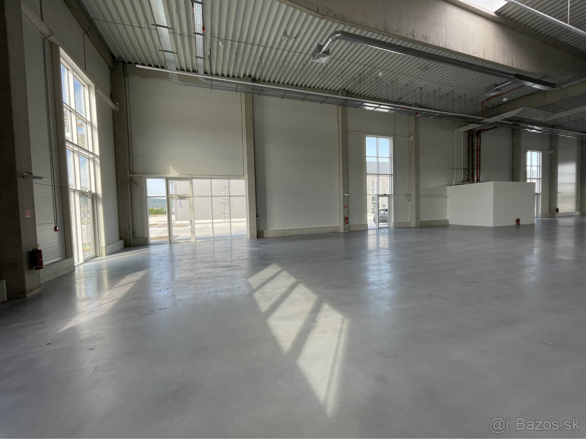 Prenájom výrobno-skladového priestoru 900 m² v časti Bratisl - 7