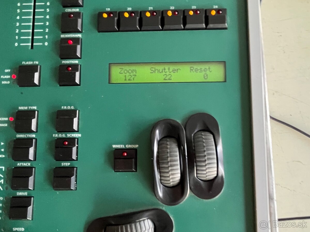 ZERO 88 MAMBO FROG sveteľný pult mixpult DMX + 27" monitor - 7