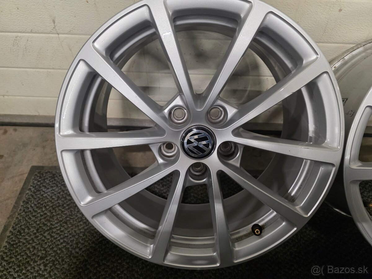 KOVANE ALU 5X112 R17 AUDI 7,5J ET36 - 7