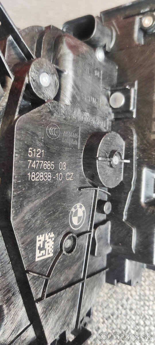 zámok ľavých predných dverí na BMW - 7