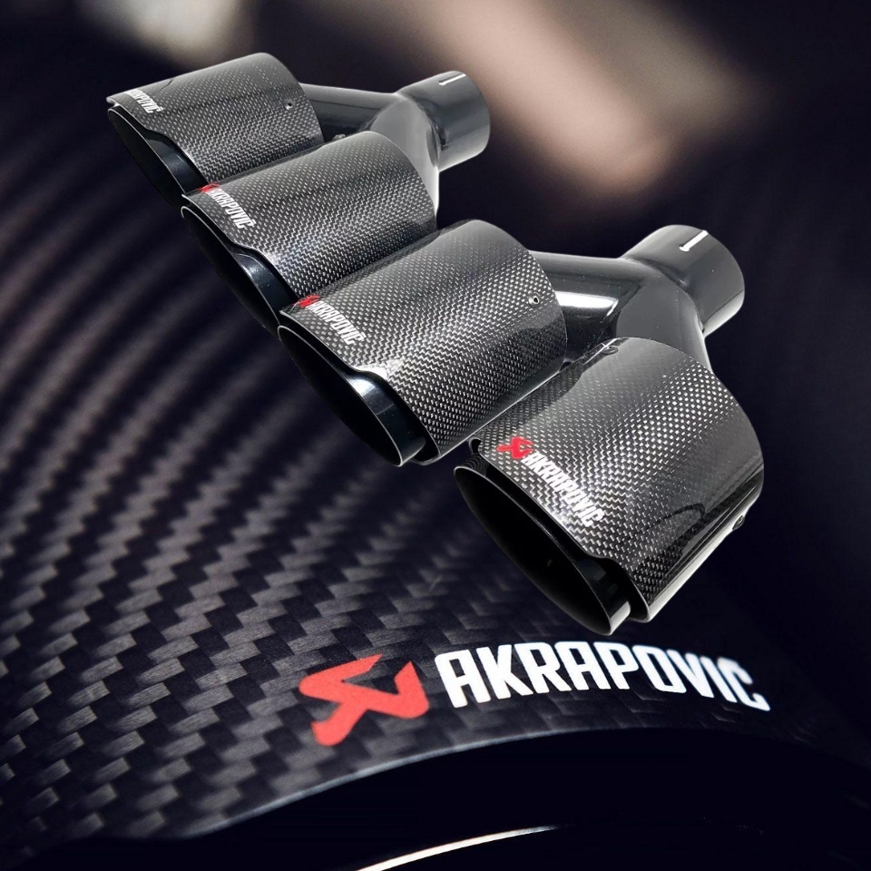Nerezová koncovka výfuku Carbon dizajn s logom Akrapovič - 7