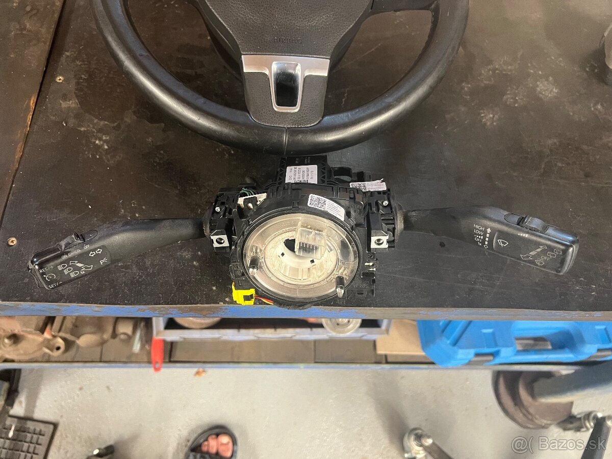 Predám multifunkčný volant do VW Golf 6 - 7