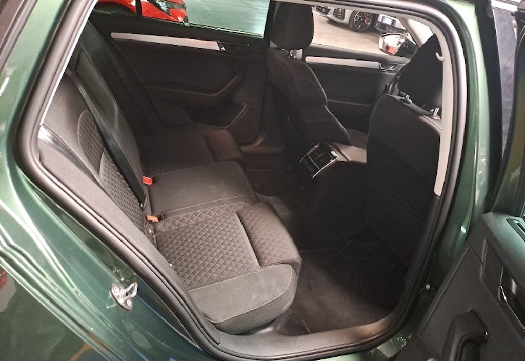 Škoda Superb 2021 2.0TDi zelený, VirtualCockpit, odpočet DPH - 7