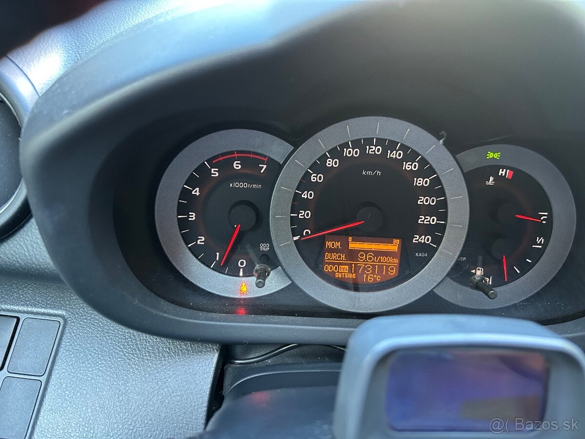 Predám Toyota RAV 4 - 7