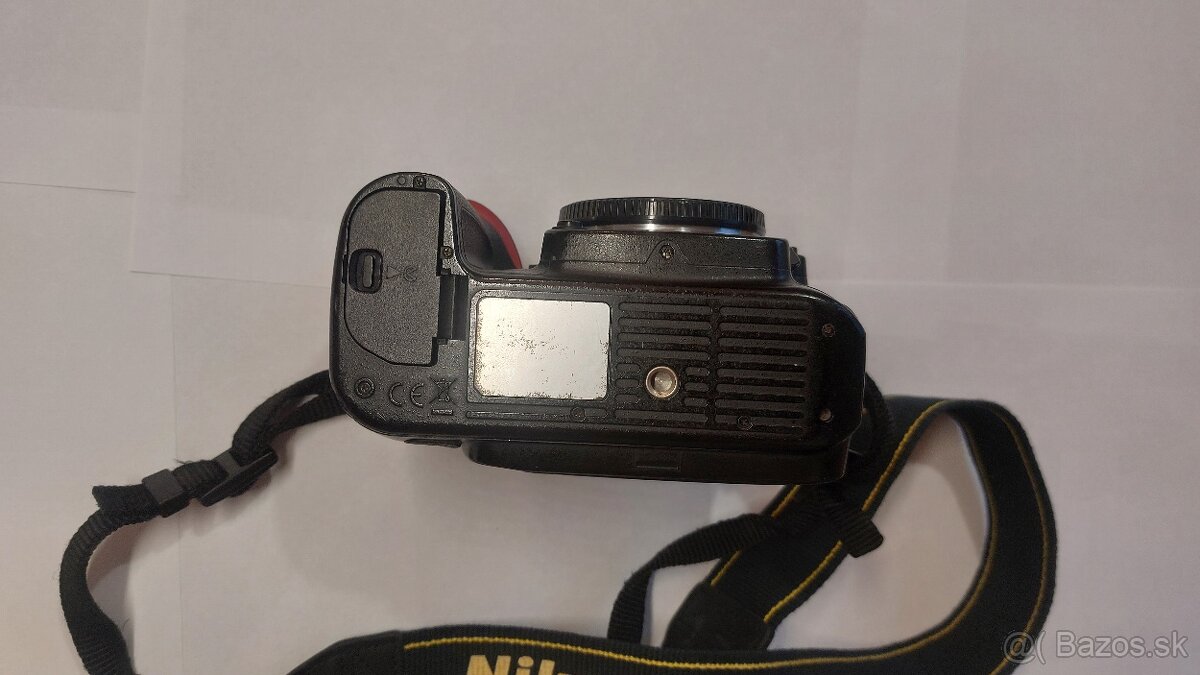 Nikon D90 + Nikkor 28-80 + Grip + Brašňa + Príslušensvo - 7