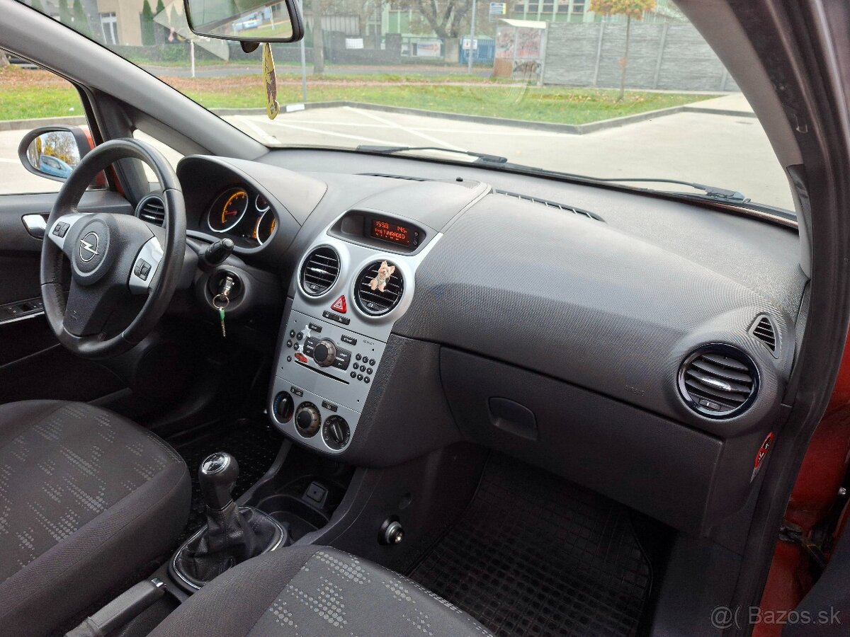 Opel Corsa 1.2 16V 63kw 2013 Facelift Garážované - 7