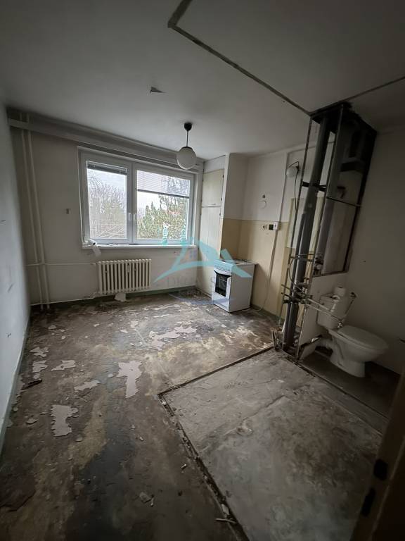 Na predaj 3-izbový byt na rekonštrukciu - 7