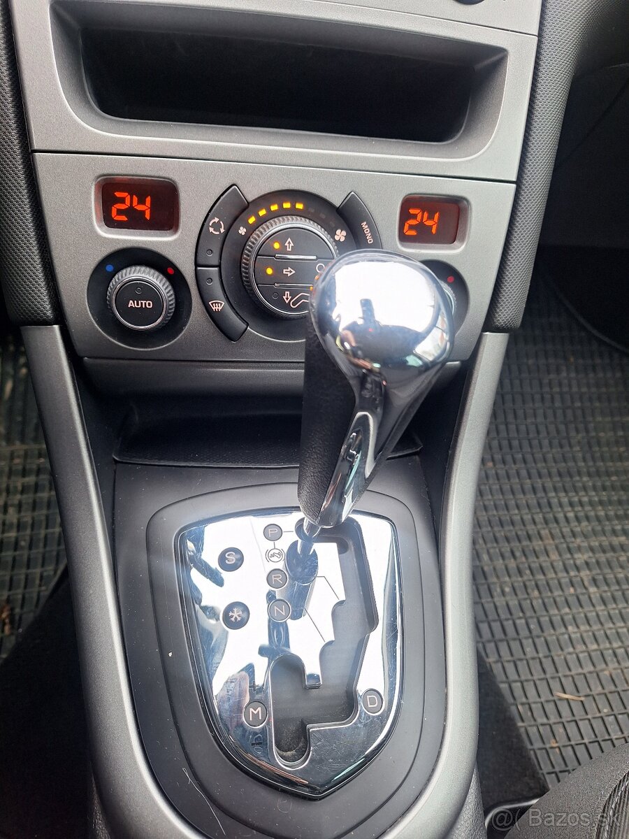 PEUGEOT 308 SW 1,6 BENZÍN AUTOMAT NOVÁ STK,EK 12/2027 - 7