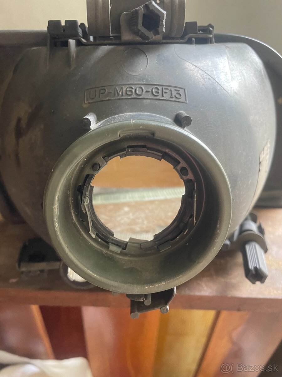 Predám ľavý predný reflektor Valeo originál na Ford Fiesta 2 - 7