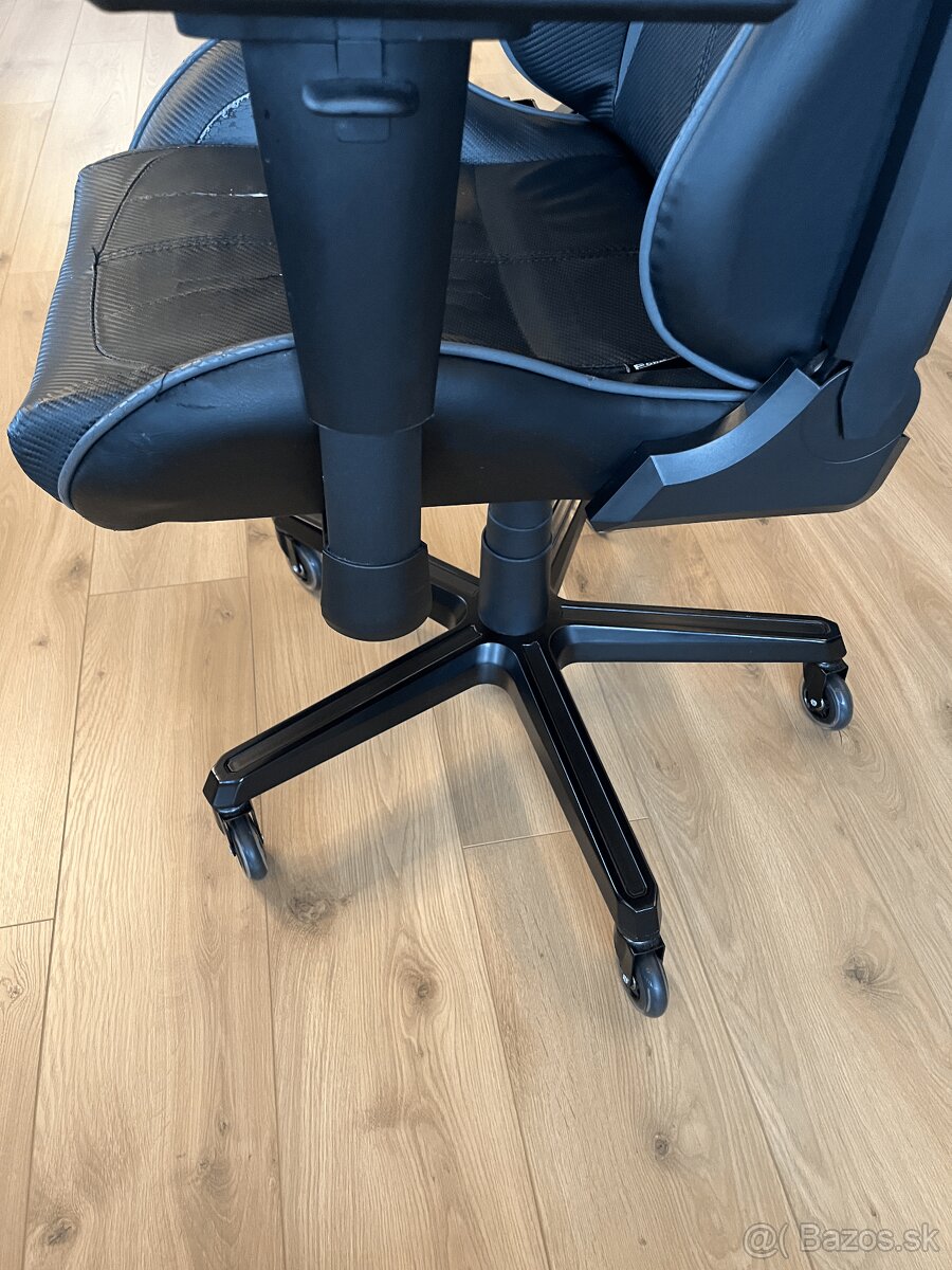 Predam stolicku DxRacer Formula - 7