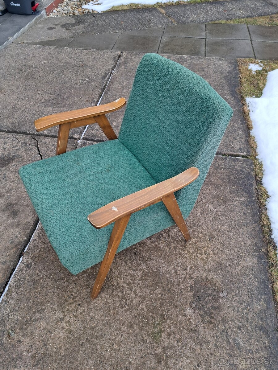 Staré stolíky a kreslo - 7