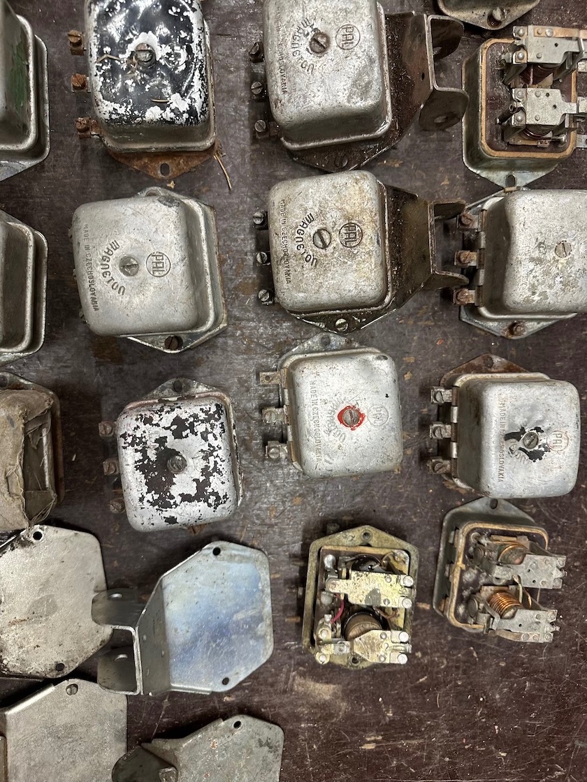 Predám skrinkový regulátor napatia JAWA ČZ 175 250 350 - 7