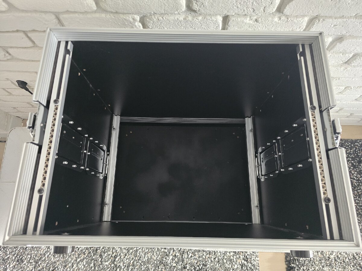 Predám 19" Rack 8U Pro Double Door Profi - 7