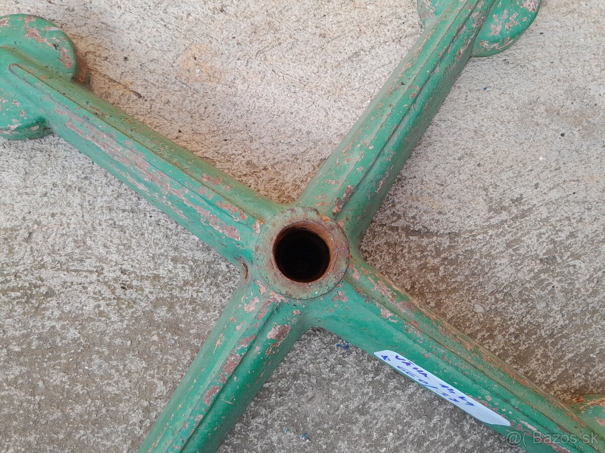 Liatinový stojan na slnečník-dáždnik. - 7