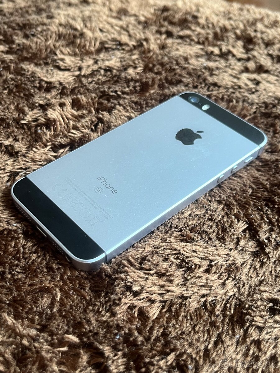 Predám iPhone SE 64GB - 7