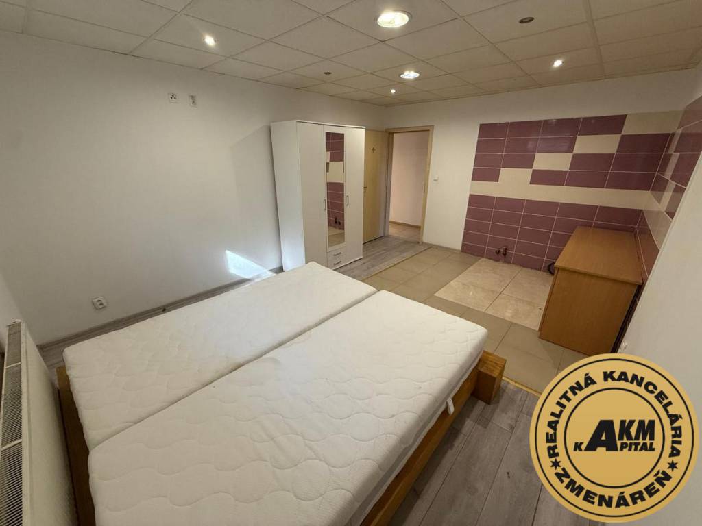 Multifunkčný objekt 2104 m² na predaj, obec Píla, pri diaľ - 7