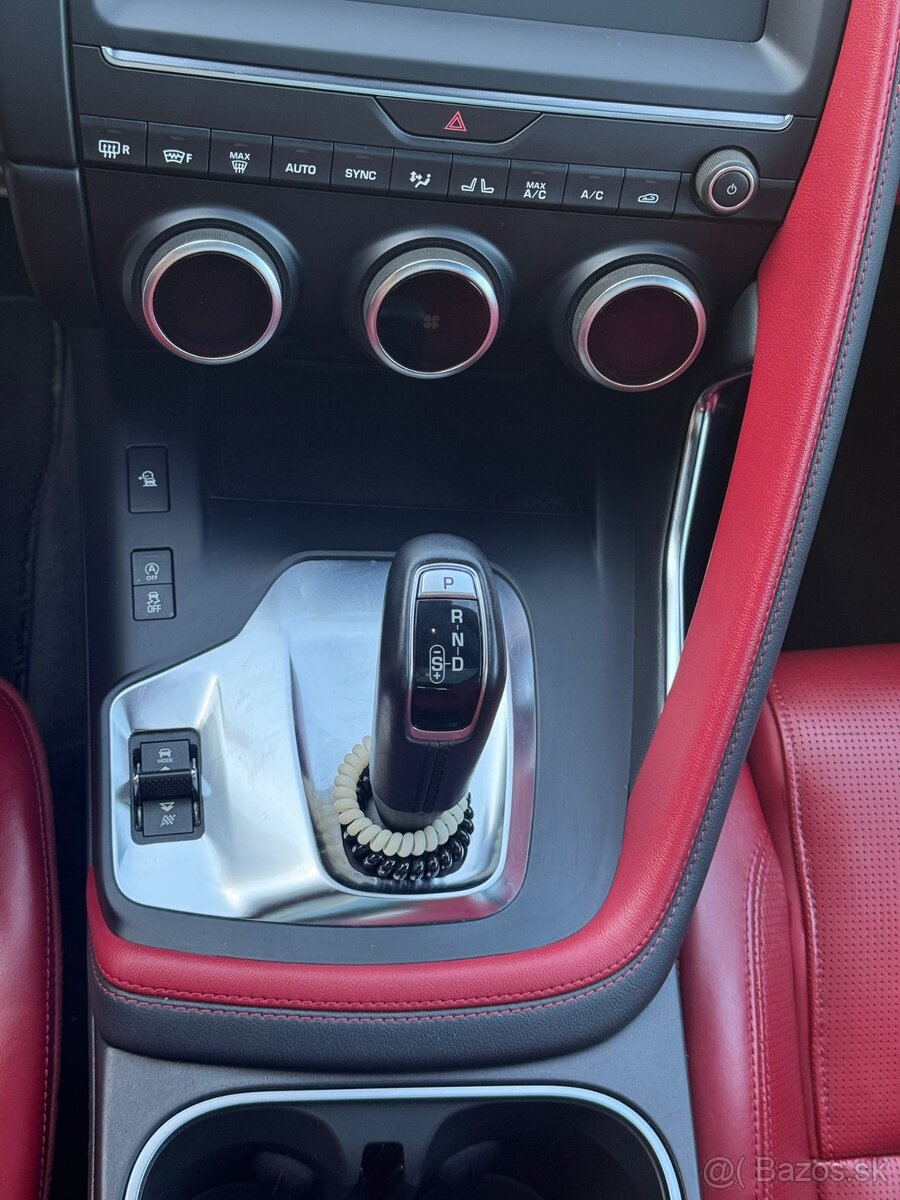 Jaguar E-Pace P200 R-Dynamic SE AWD - 7