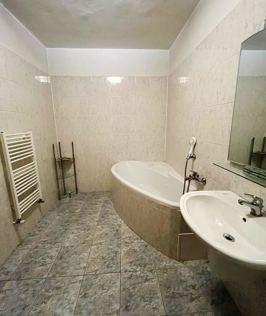 Unikátny 4-izbový byt v centre Čadce - 7