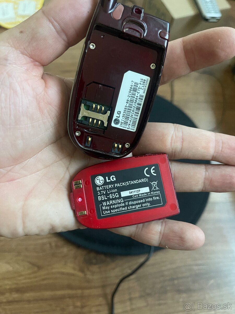 LG C1200 Red Vintage telefón - 7