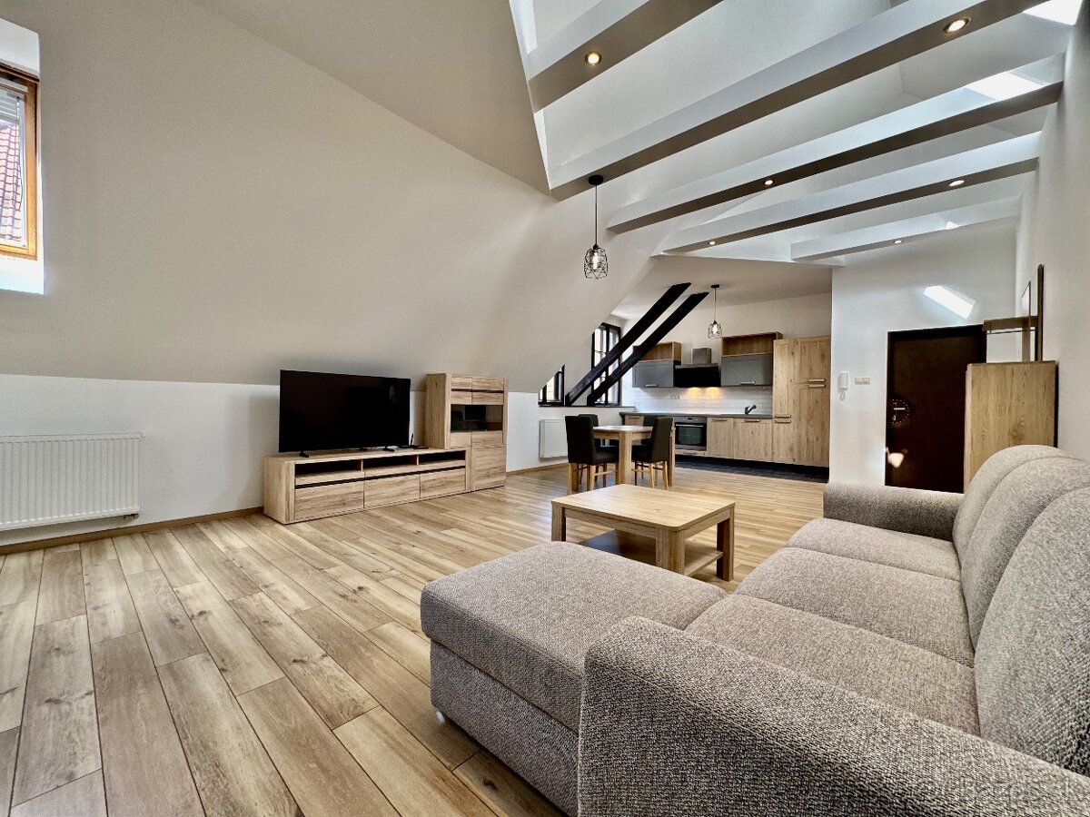 Prenájmeme 3 izbový byt, Žilina - centrum. - 7