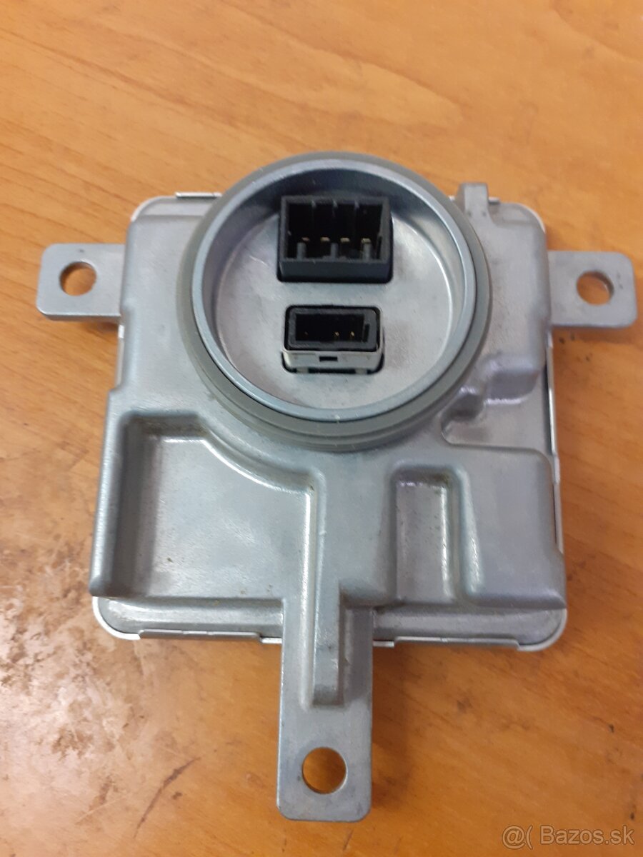 Riadiacia jednotka xenónu - 7