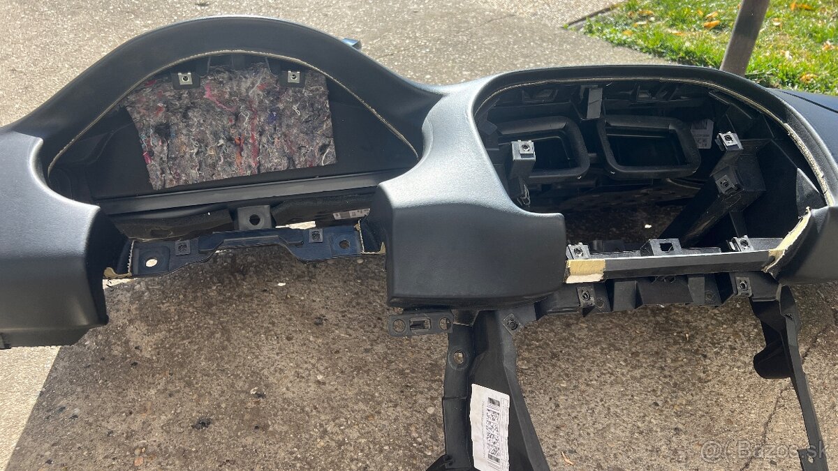 predam palubnu dosku na lancia delta - 7