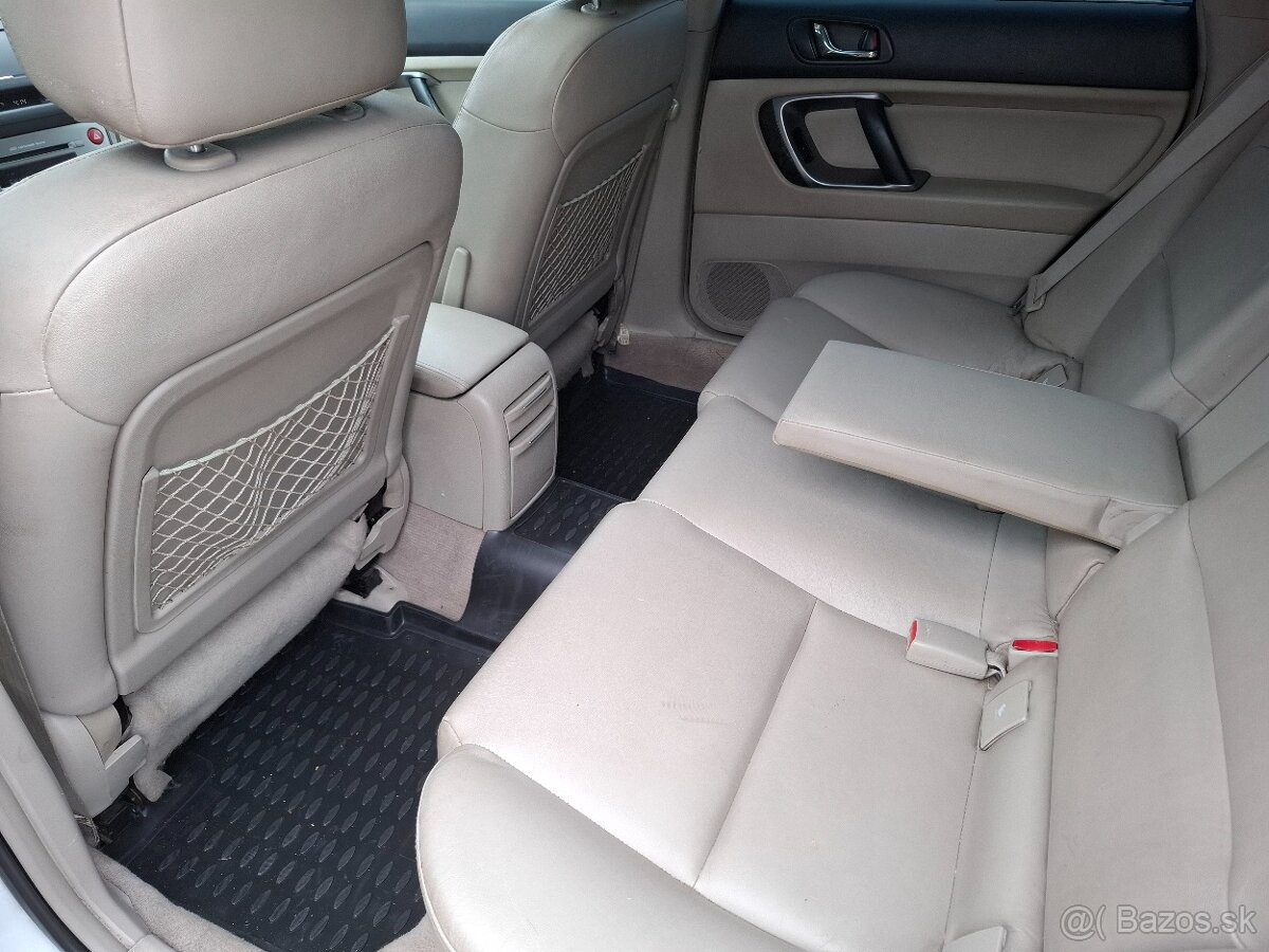 Subaru Legacy Outback 3.0i AWD automat - 7