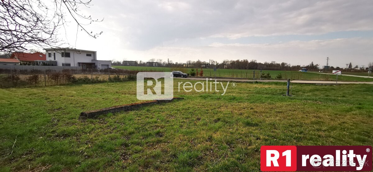 Zaujímavá investícia pri Piešťanoch "POZEMOK" / 903 m2 / B - 7