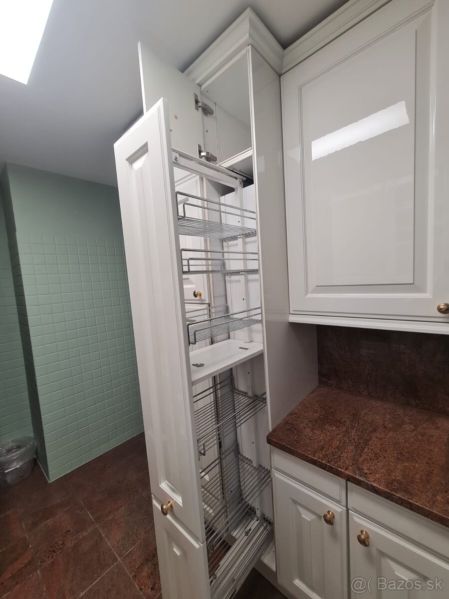 Moderná kuchynská linka so spotrebičmi - 7