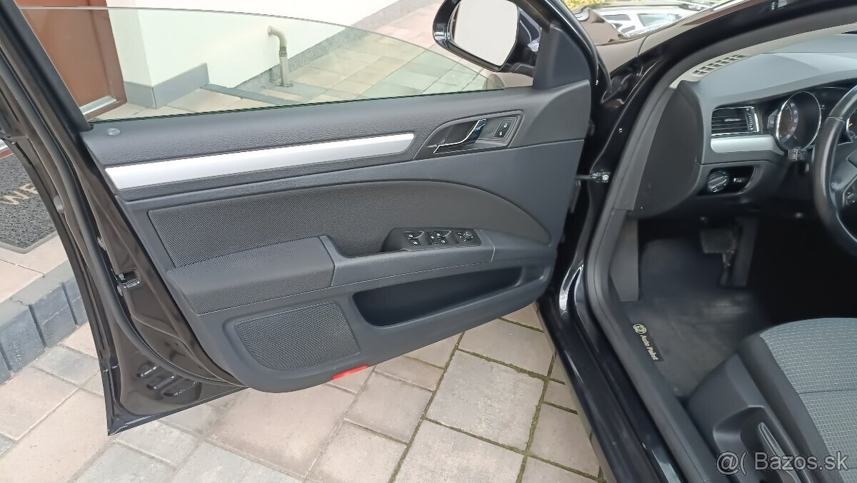 ŠKODA SUPERB KOMBI 2.0 TDI 103 kW CR DSG6 - 7