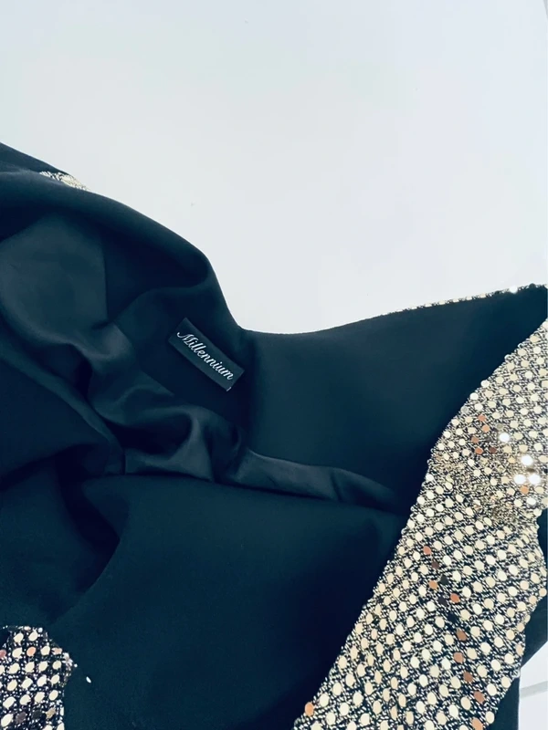 Elegantné Čierne Šaty Millennium s Oslnivými Zlatými Trbliet - 7