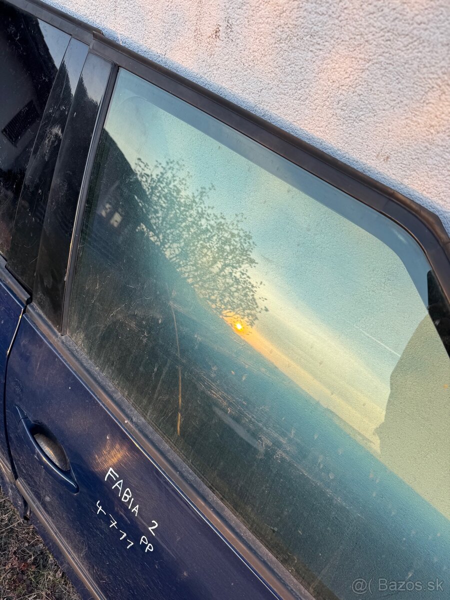 Pravá strana dvere Fabia 2 - 7