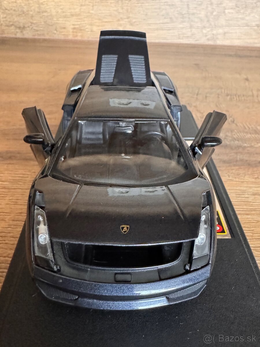 Sběratelský kovový model Lamborghini Gallardo. - 7
