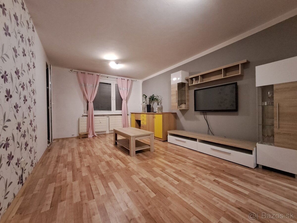 3 izbový byt čiastočne prerobený v centre Vrútok Nábrežná - 7