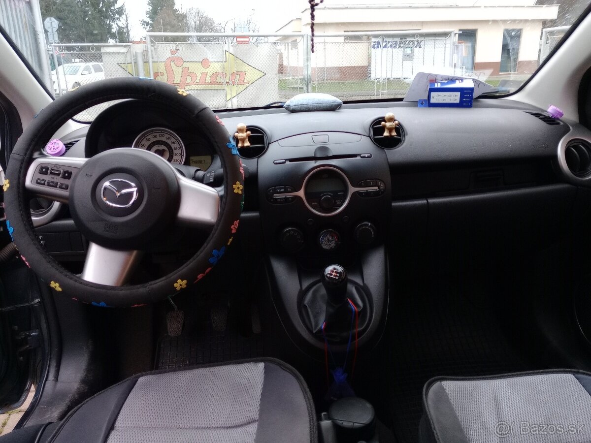 Predám Mazdu 2 - 7