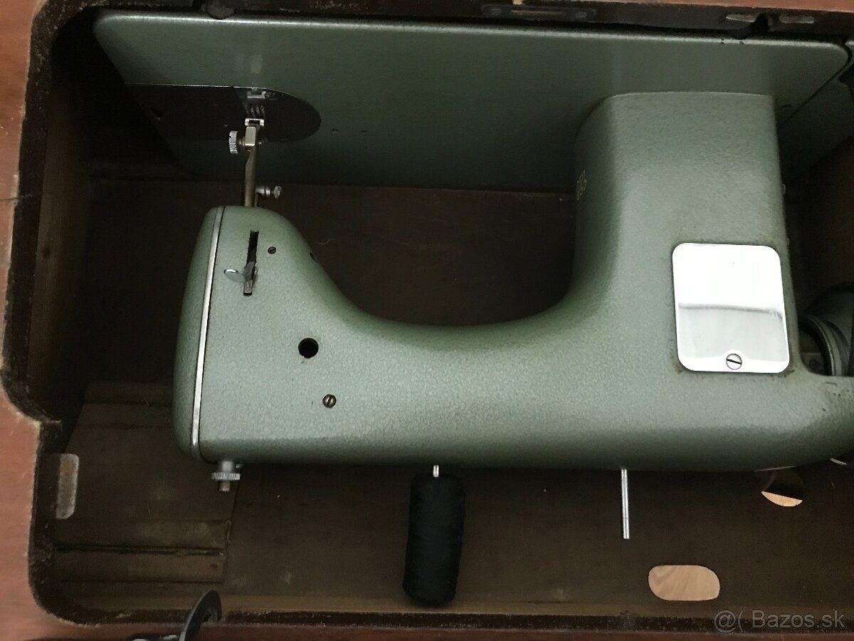 Predám ŠIJACÍ STROJ MINERVA - 7