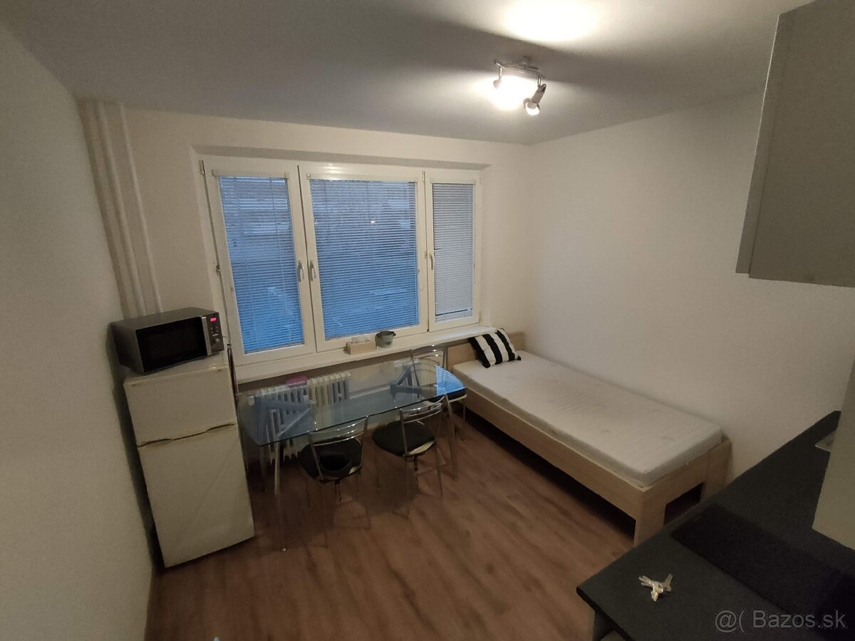 Prenájom 1 izbový byt Radvaň BB - 7