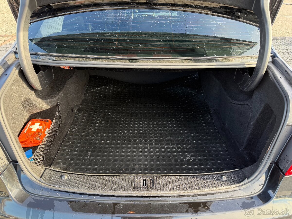 Mercedes E trieda 200 Classic - 7