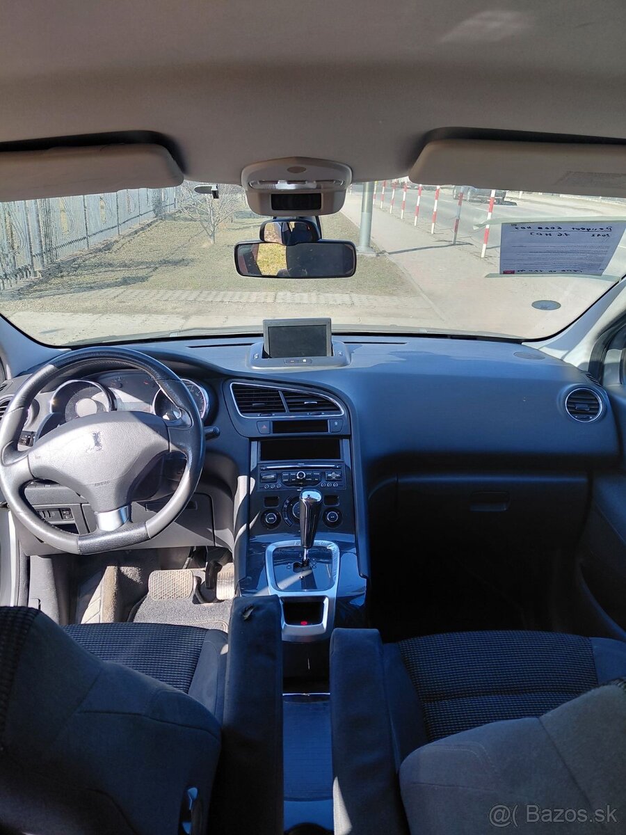 Predám Peugeot 5008 1.6HDI - 7