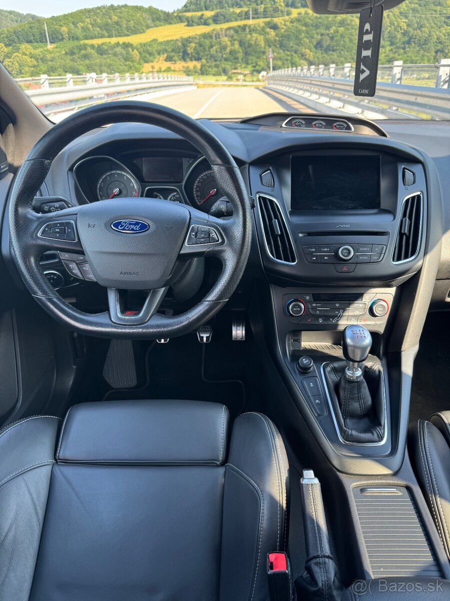 Ford Focus ST 2.0 Benzin - 7