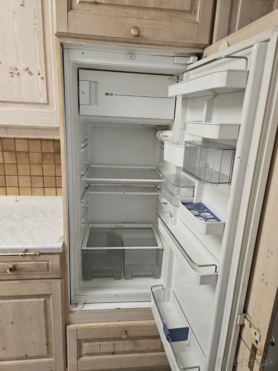 Masívna kuchynská linka z Nemecka so spotrebičmi - 7