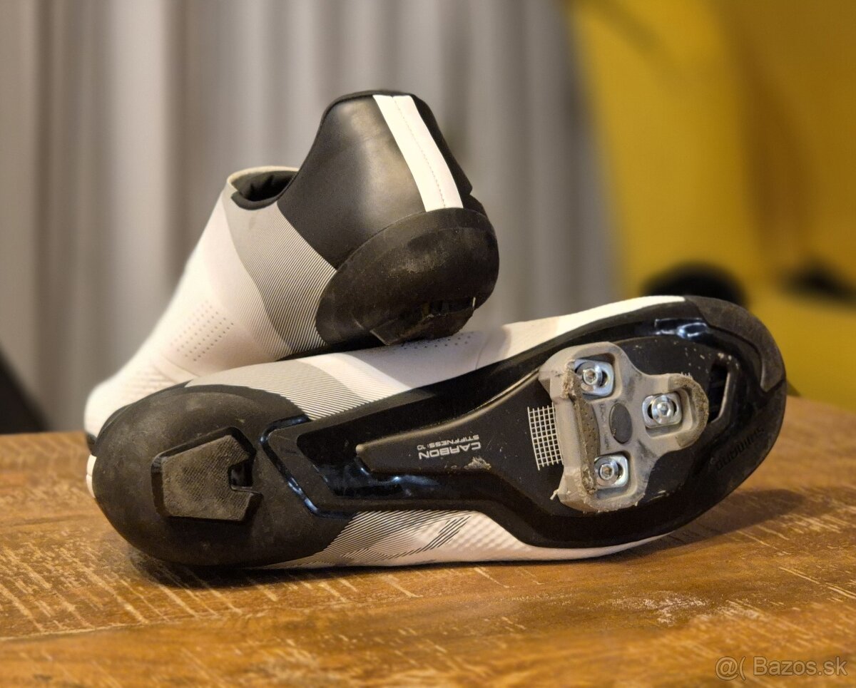 Tretry Shimano RC702 44 White Carbon - 7