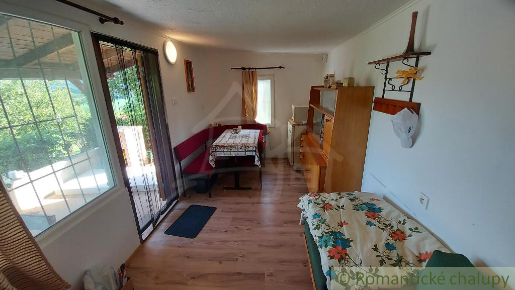 Chata s peknou, udržiavanou záhradou v ZO Opendáky, okr. S - 7